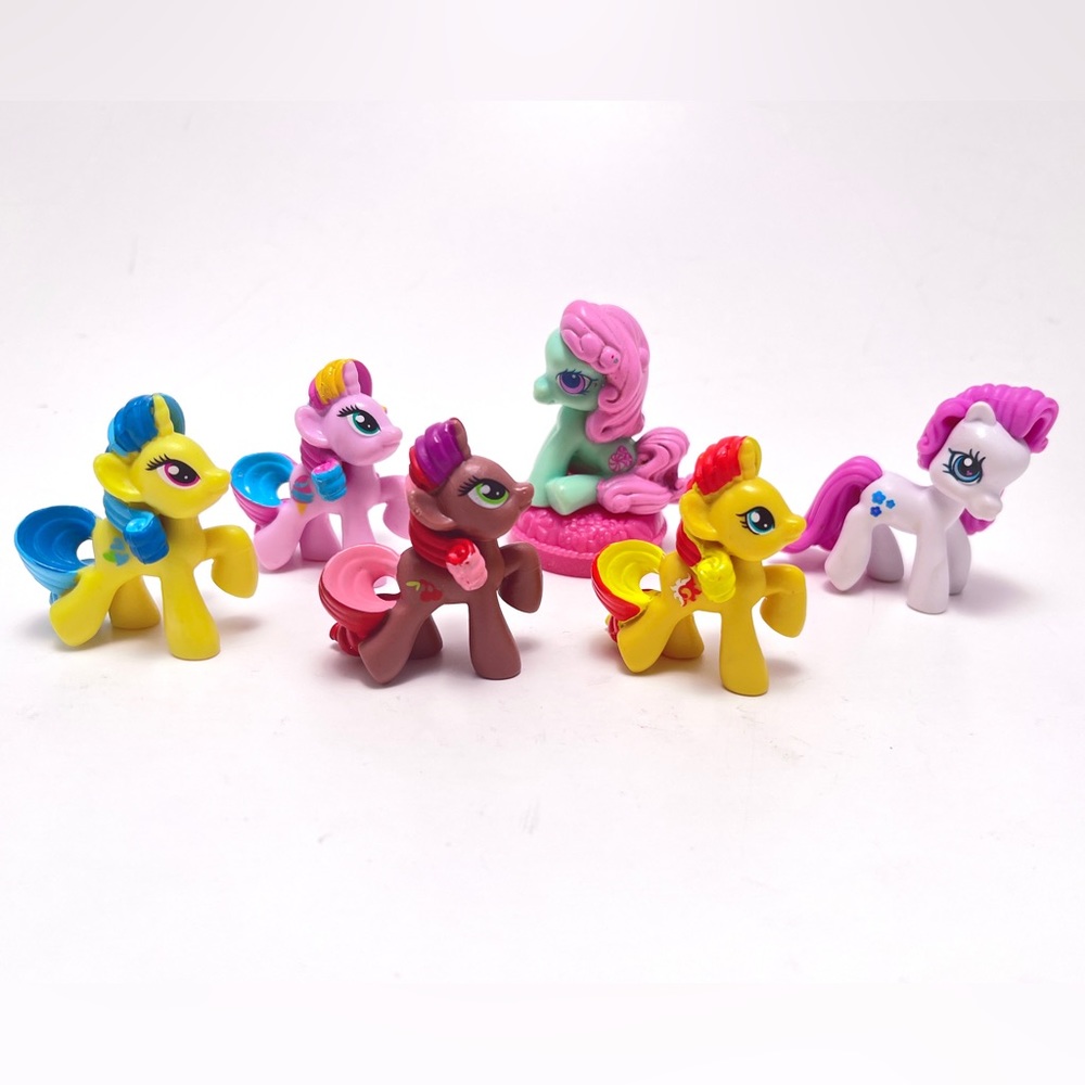 My Little Pony Minis & two Vintage Minis